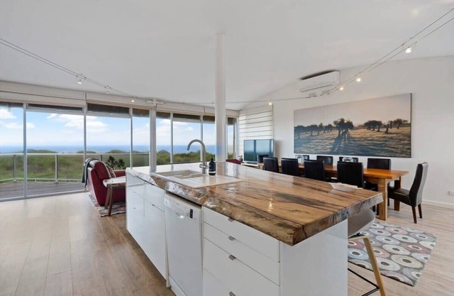 Chiton Breeze - Seagull Ave Hayborough