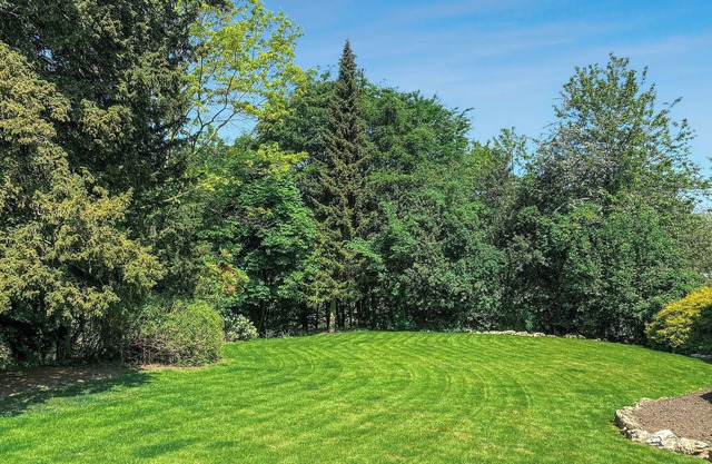 Church Cottage nestles in the grounds of the Old Vicarage in Darley Bridge.