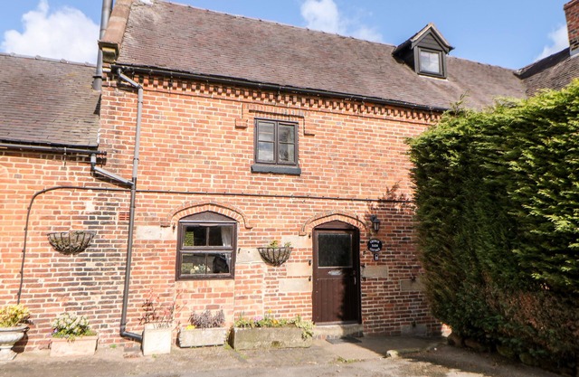 CHURCH FARM COTTAGE, pet friendly, with open fire in Edlaston