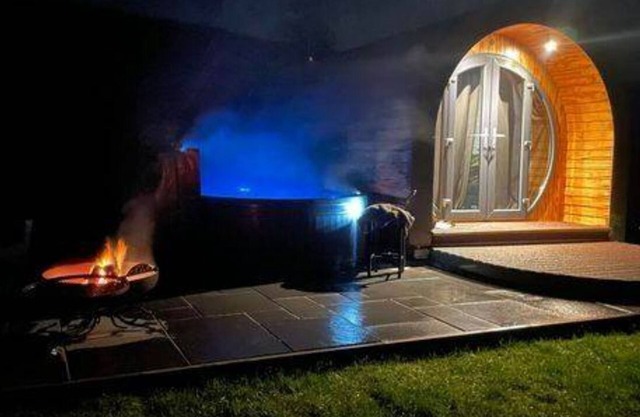 Chwefru Timber Frame Pod with Private Hot tub