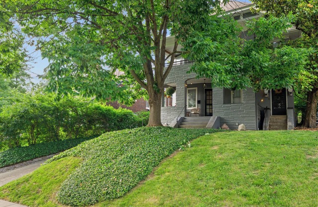 Cincinnati Apartment: 1 Mi to Hyde Park Square!