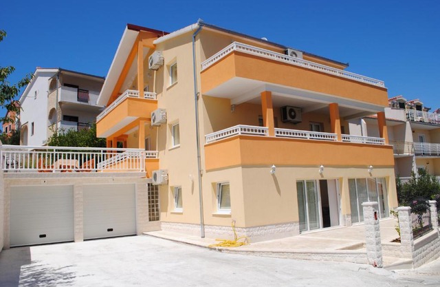 Ciovo Apartments
