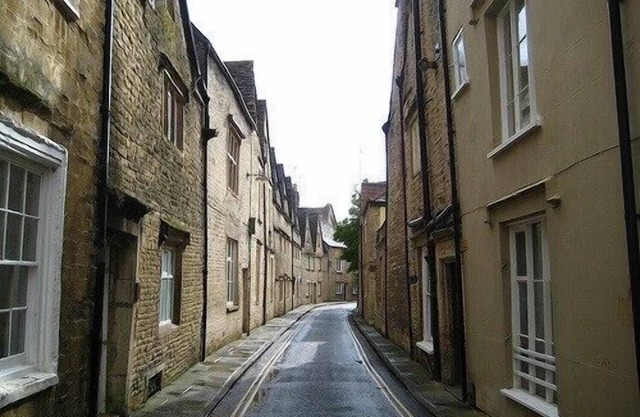 Cirencester, Capital of The Cotswolds - Grade II listed Town House
