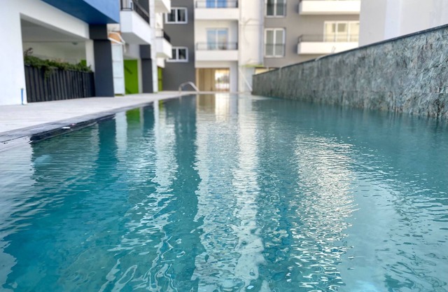 City apartment with amazing pool - 300 meters to Long Beach