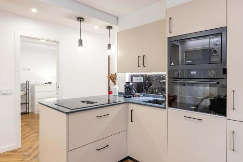 City Charm - Stylish 3BD in Malaga Centro