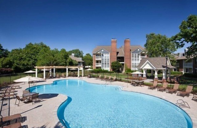 City Chic: 1BR Gem Perfect for Couple