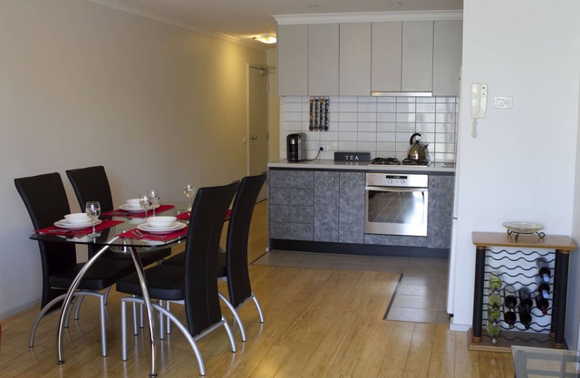 City Edge Apartment, Spacious Terrace