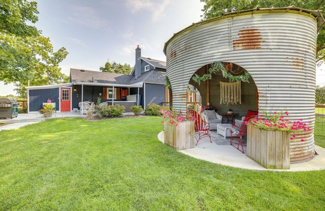 'City Girl Farmhouse' in Hudsonville w/Hot Tub