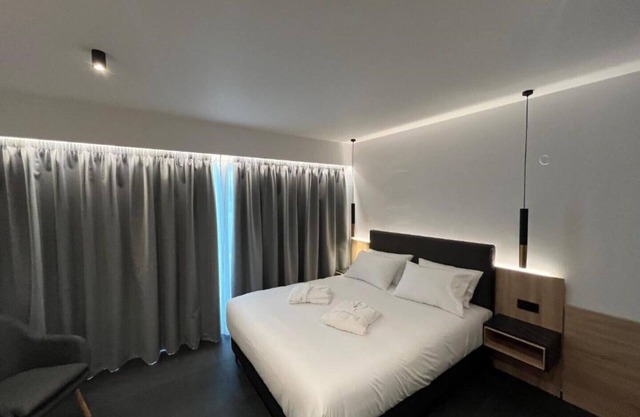 City Hill Luxury Apartments - Deluxe Apartment