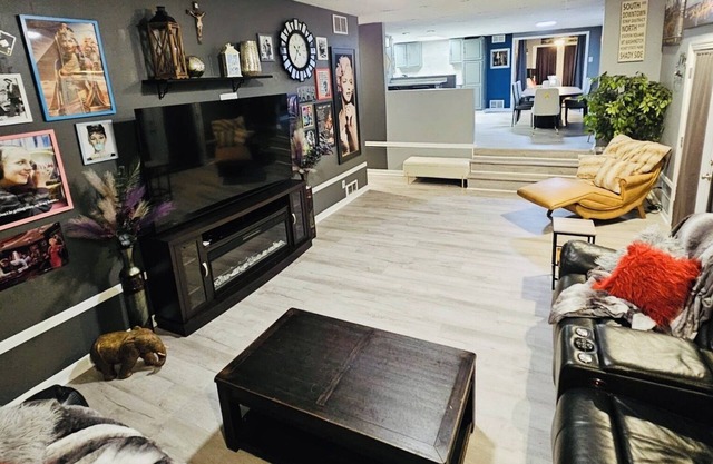City Living—sleeps 12 n15-20 mins from Acrisure Stadium, PNC Park, Mt Washington