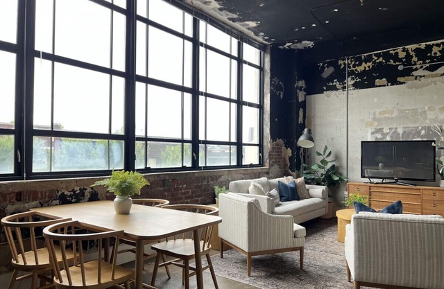 City Loft w/View of Gay St