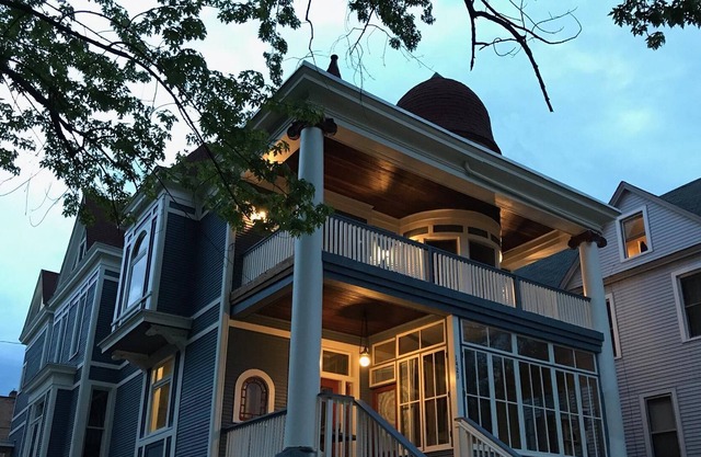 City View Condo | Historic Victorian Apartment