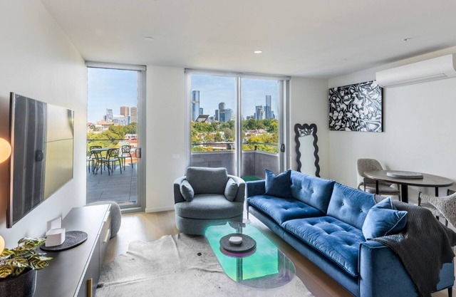 City Views | Unique Carlton Stay