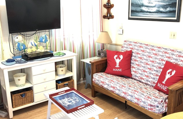 Clamshell Cottage Saco Maine Steps to the Beach pet friendly