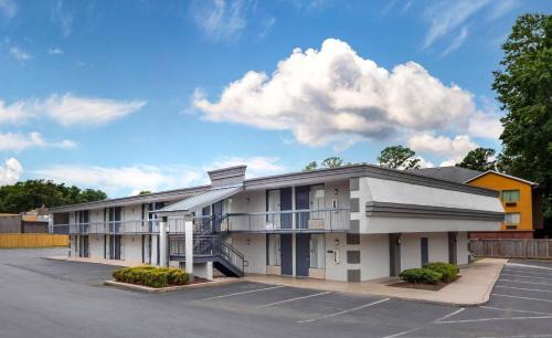 Clarion Pointe Morrow - Atlanta South