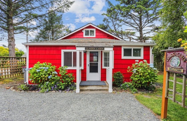 Clark Cabin - Beachcomber Vacation Homes