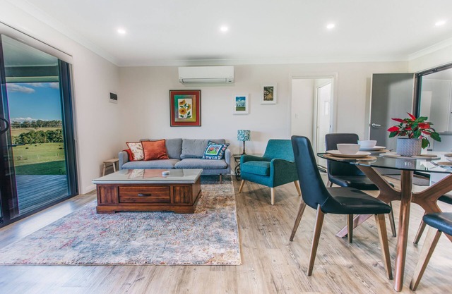Clarrie's Green Farm Stay - Caldwell Cottage