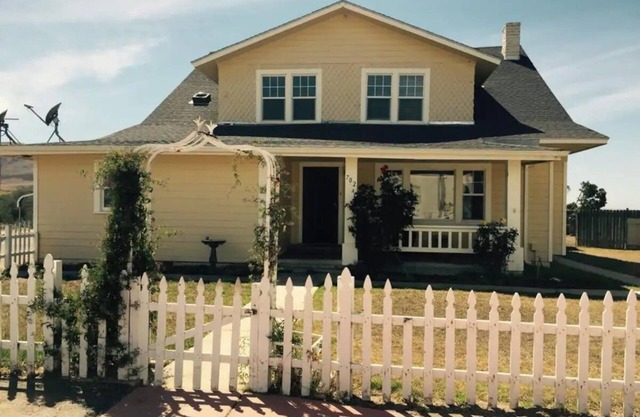 Classic 20th Century Architecture, Huge space for large families