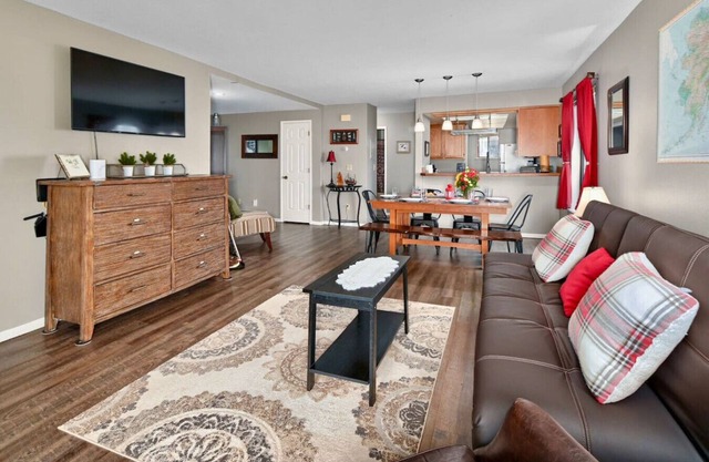 Classic AK Townhome 2BR/2BA
