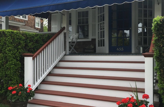 CLASSIC BAYHEADER! Steps to Beach. 4 Bdrms. Sleeps 8.