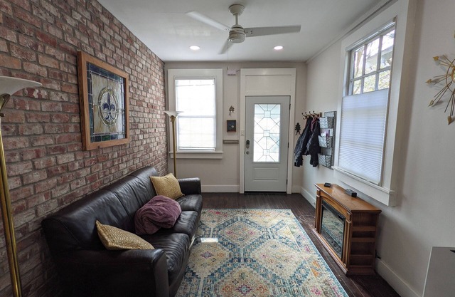 Classic Cozy 1-bedroom Uptown Shotgun w/Patio in New Orleans