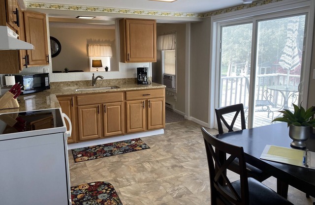 Clayton #2 Cozy, Clean, and Convenient apartment