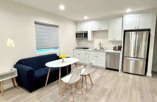 Clean 1b1b near Disneyland