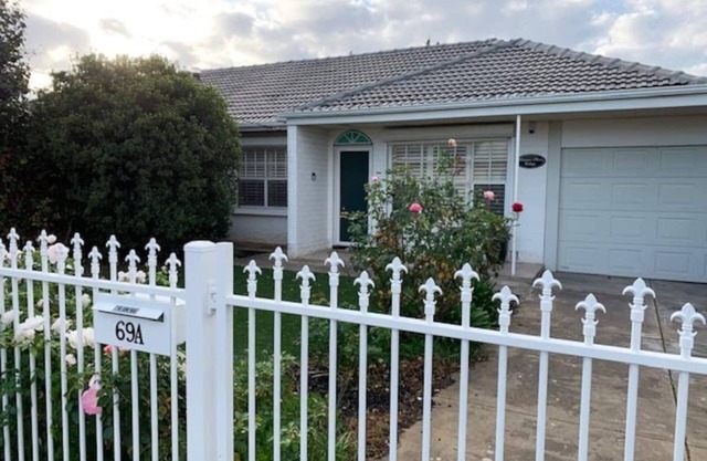 Clean and Stylish. Close to CBD. Newly renovated.