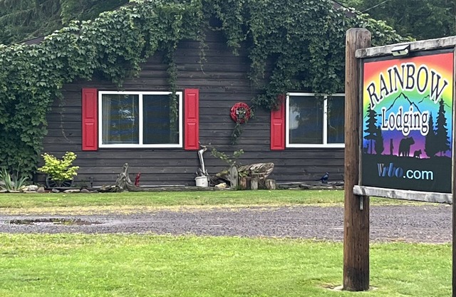 Clean & Cozy family friendly cabin close to the Porcupine Mountains~
