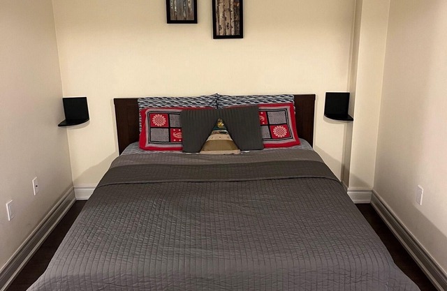 Clean, Cozy & Spacious Suite + Private Bathroom near Toronto Airport !