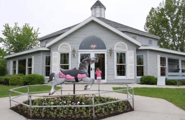 Clean & Cozy, Vintage Cottage