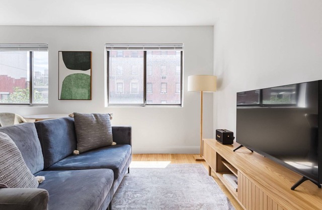 Clean Hudson Yards Studio w/Elevator, nr Penn Station, by Blueground