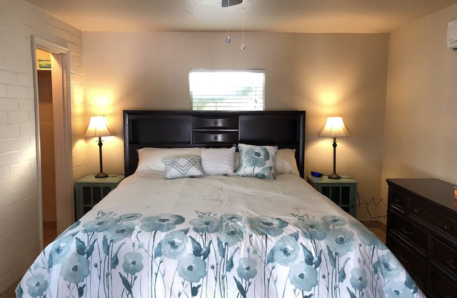 Clean, renovated 1 Bedroom with everything you need. Granite, Travertine!