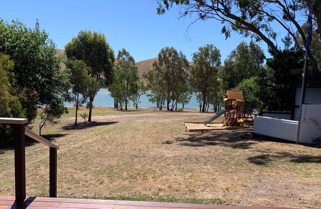 Clear View - Bonnie Doon Water Front
