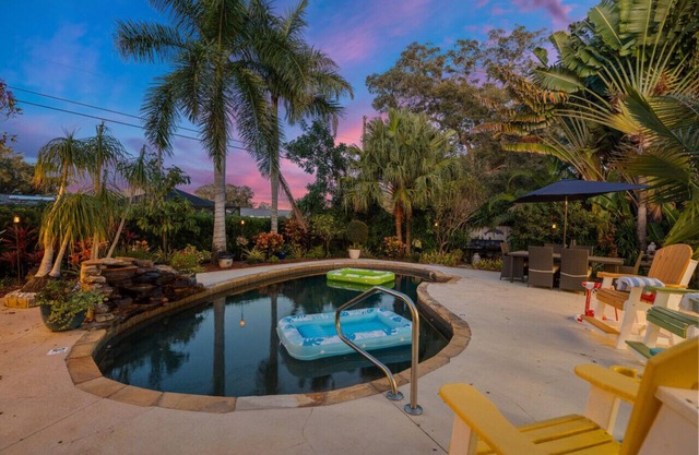 Clearwater Heated Pool Home Oasis <15 min to Beach