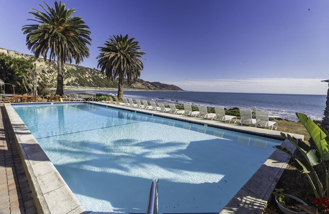 Cliff House Inn On The Ocean