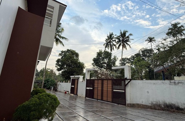 Cliff Niyara 5min drive to Beach and Cliff 2-bedroom house with AC in Varkala