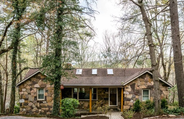 Cliff side living by the river at Pine Bluff