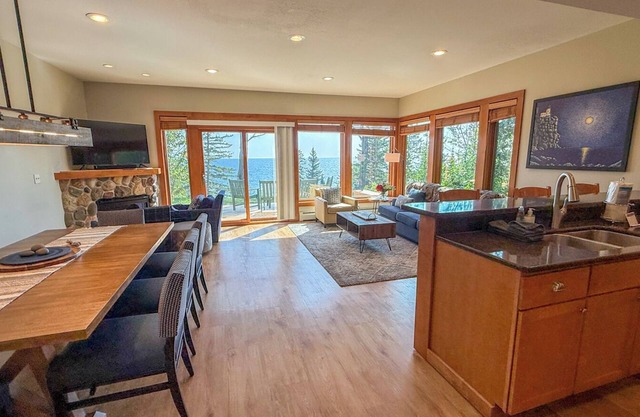 Cliffhouse 674 - Lake Superior - Lutsen, Minnesota