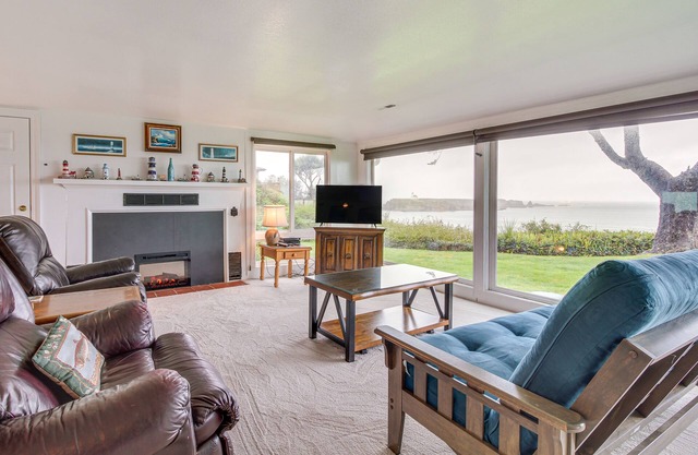 Cliffside Lighthouse Beach Home w/Ocean View