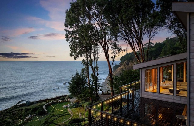 Cliffside Luxury Retreat: Panoramic Views + Outdoor Copper Tub + Sauna