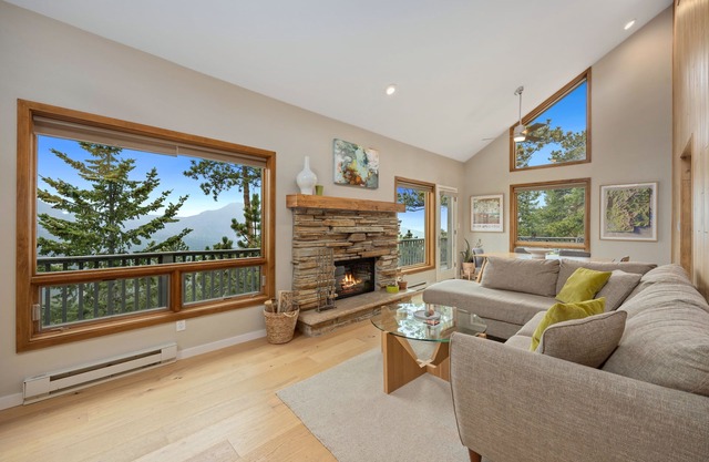 Cliffview Luxury Vacation Rental at Windcliff