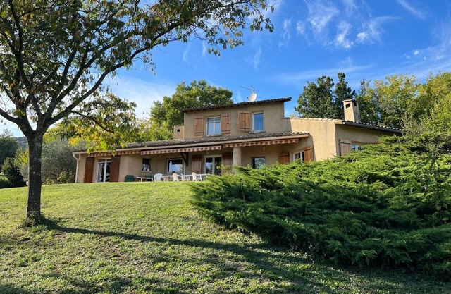 Clos de L'olivier, a 200m2 family house, overviewing Rhone Valley and Drôme!