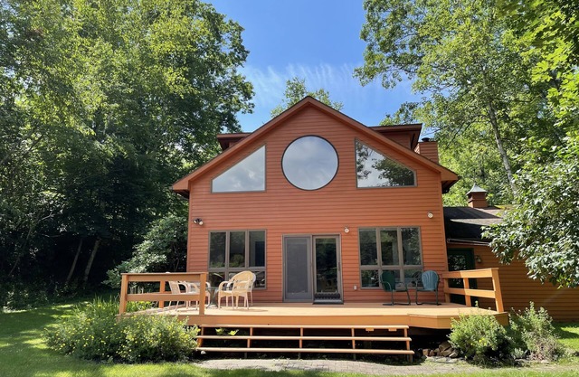Close to ALL Baseball AND directly on the water! The Jewel of the Lake!