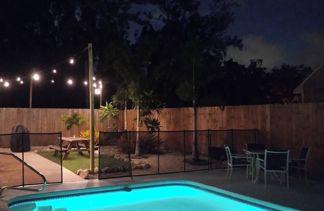 Close to Beaches & Shopping! Clean house with a private backyard Pool