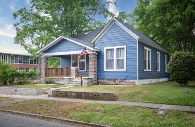 Close to Dining and Airport - East Lake Update