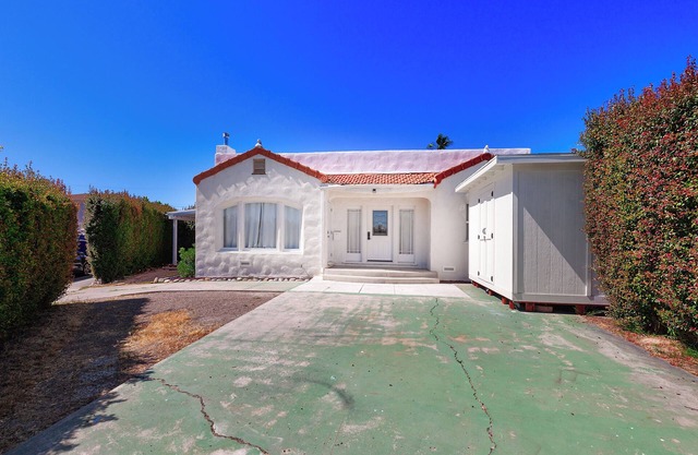 Close to Everything Fun - Charming 2-bedroom house in fabulous San Diego with AC