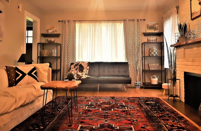CLOSE TO NOTRE DAME, ST. MARY'S, AND HOLY CROSS COLLEGES!