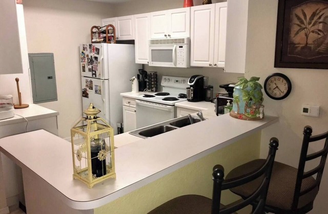 Close to PGA NATIONAL and ALTON in fabulous Palm Beach Gardens.