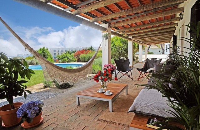 Close to SESIMBRA, tranquility, swimming pool, terrace, gardens, 10 min from the beach